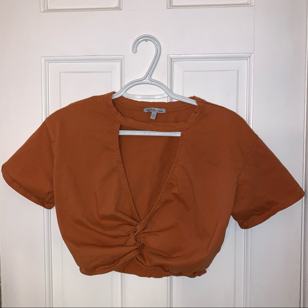 TWIST FRONT CUTOUT CROP TOP